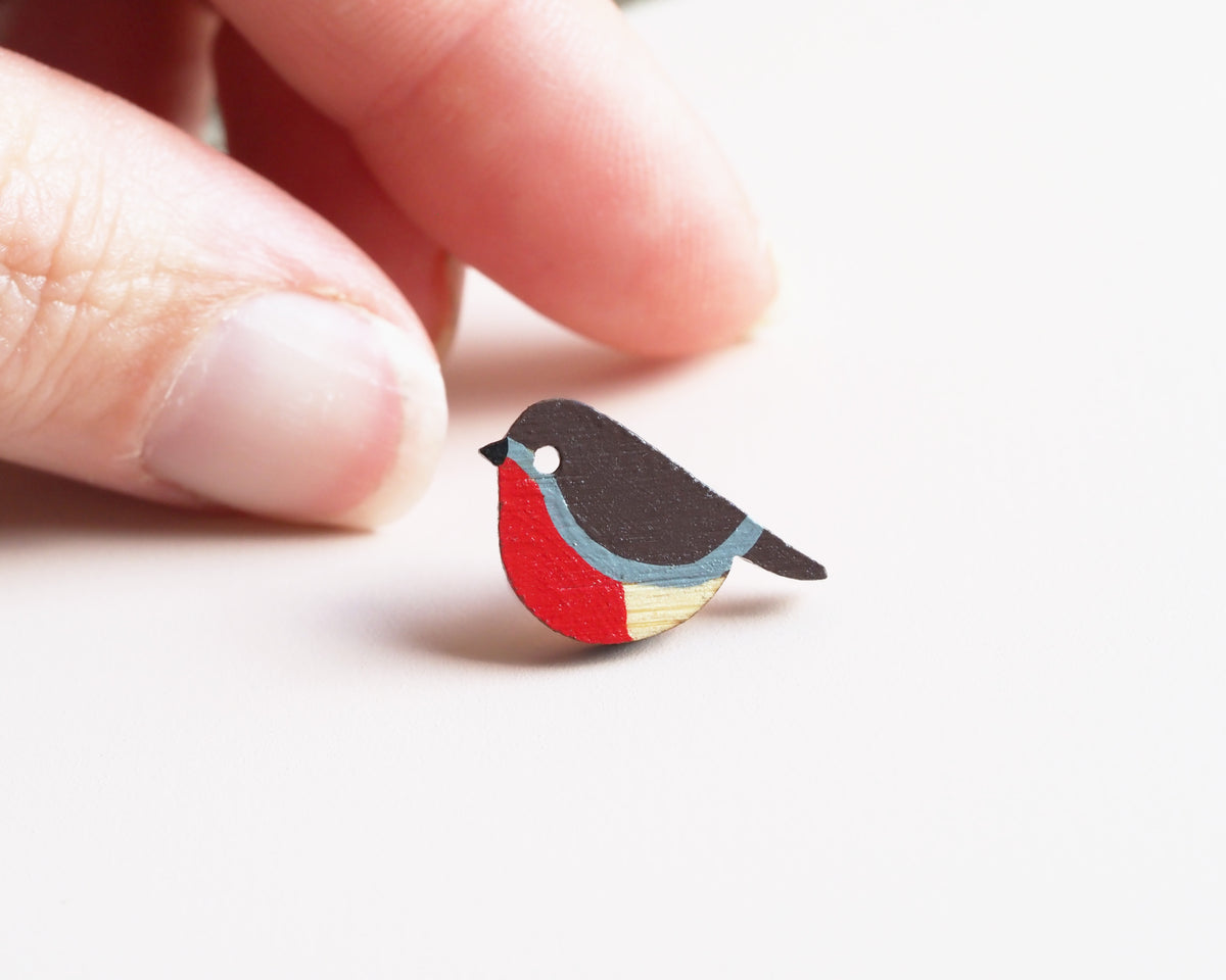 Mini Robin Pin Badge – Hand-Painted Bamboo Bird Gift