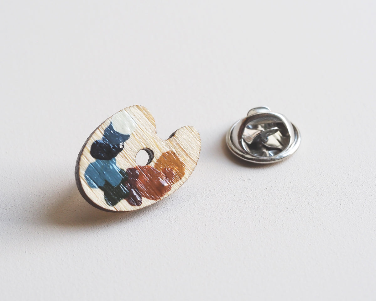 Mini Artist’s Palette Pin Badge – Hand-Painted Gift for Art Lovers showing a hand-painted palette with colorful paint spots.