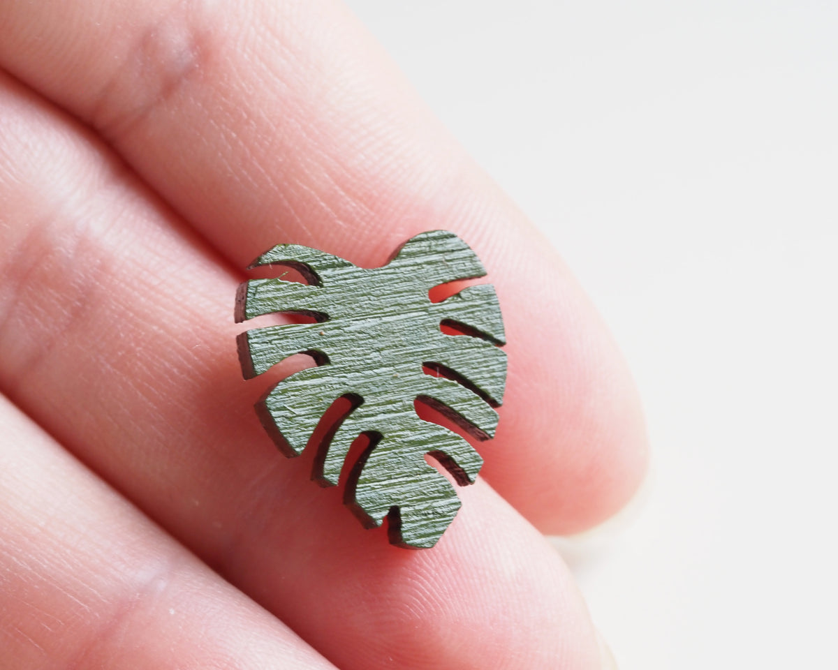Mini Monstera Leaf Pin Badge – Hand-Painted Bamboo Plant Gift